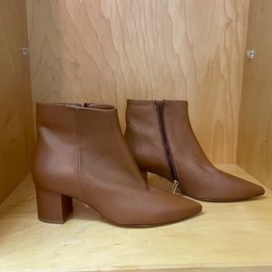 NEW L'AGENCE Jeanne II Pointed Toe Block Heel Bootie Size 37.5 Luggage Brown